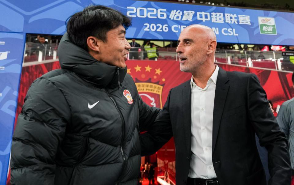 九游电脑版-45岁郑智瞪眼发呆！率队2连败排名未扣分队垫底 遭质疑撑不过10轮